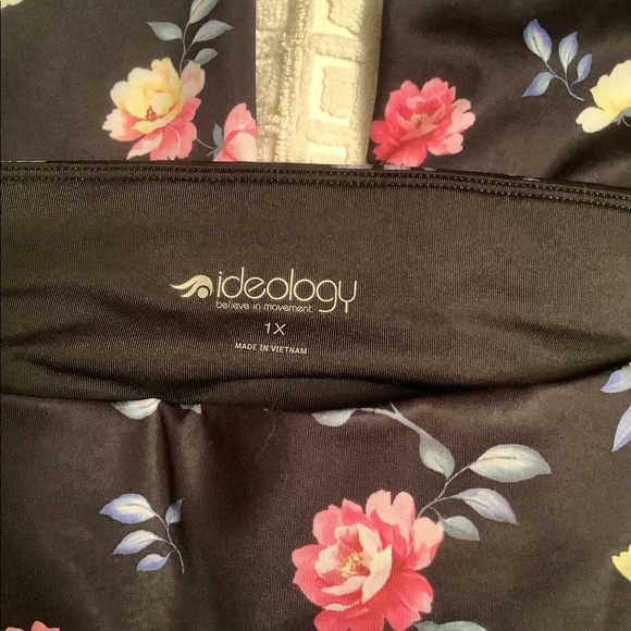 IDEOLOGY YOGA / ATHLETIC PANTS SIZE 1X BLACK WITH PINK MULITI FLORAL. - Picture 5 of 10